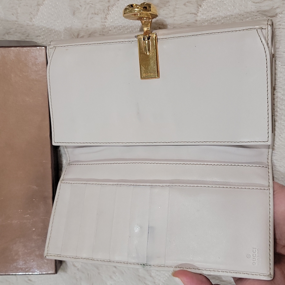 Authentic Gucci wallet - Picture 7 of 11